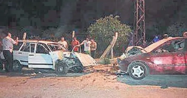 İzmir’de iki otomobil çarpıştı: 1 ölü, 3 yaralı