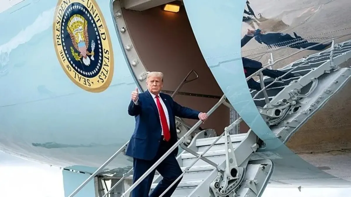 ABD Başkanı Donald Trump’ın uçağı arıza nedeniyle Washington’a döndü ABD Başkanı Donald Trump’ın uçağı arıza nedeniyle Washington’a döndü