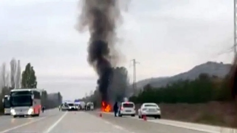 Son dakika: Erzincan'da feci kaza! Otomobil alev alev yandı: Çok sayıda ölü var