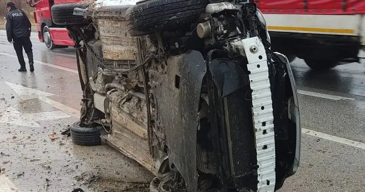 Amasya’da otomobil refüje çarptı: 5 yaralı