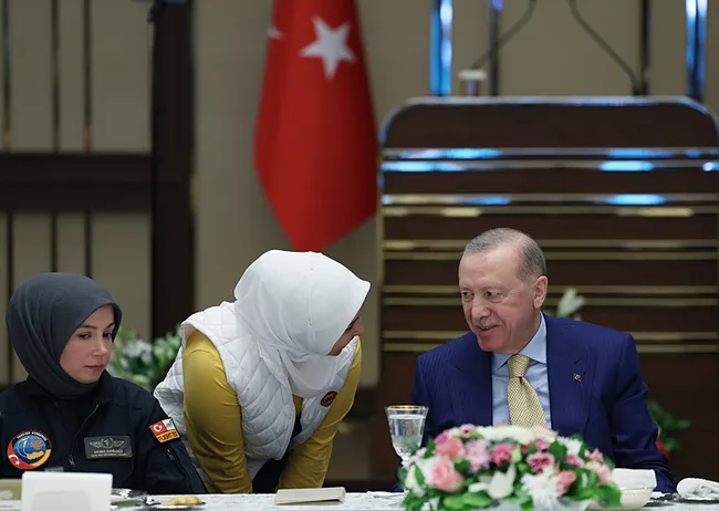 son-dakika-baskan-erdogandan-katil-israile-sert-tepki-gazzeli-kardeslerimiz-imanlariyla-ornek-oluyor-1772042149646.jpeg SON DAKİKA | Başkan Erdoğan'dan katil İsrail'e sert tepki: Gazzeli kardeşlerimiz imanlarıyla örnek oluyor