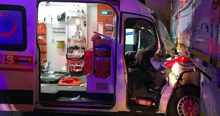Sakarya’da ambulansın da karıştığı zincirleme trafik kazası yaşandı