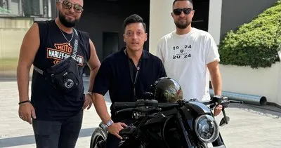 Yükte hafif pahada ağır! Ünlü futbolcu Mesut Özil’in milyonluk saati dudak uçuklattı!