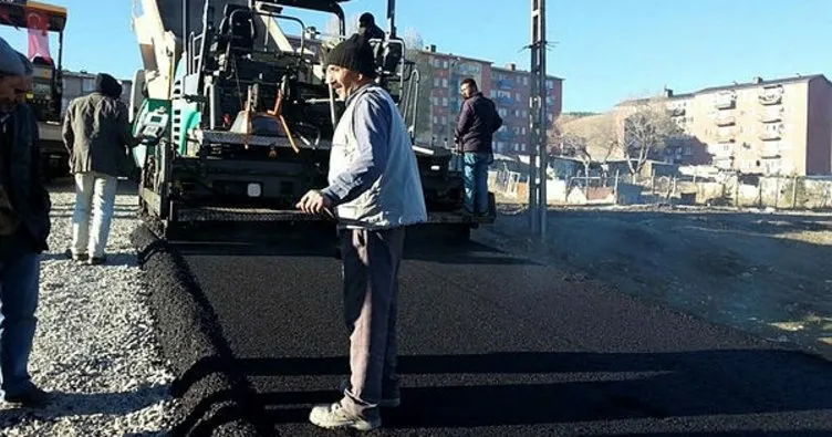 Kars Sarıkamış’ta sıcak asfalt çalışmaları başladı