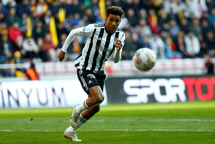 Son dakika Beşiktaş transfer haberleri: Şenol Güneş'in gözbebeği yuvadan uçuyor! Tam 10 milyon Euro ödeyecekler...