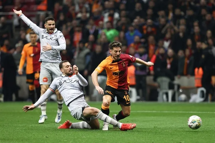 Son dakika haberi: Başakşehirli futbolcu Mahmut Tekdemir’in eşi Eda Tekdemir’den olay paylaşım! Galatasaray galibiyetinin ardından...