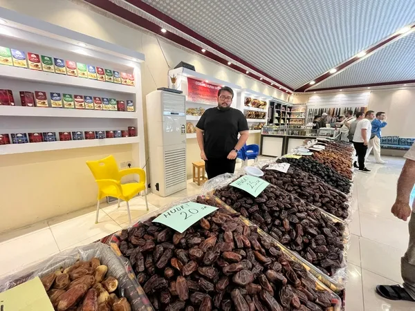 hurma-agaclarinin-bir-ailesi-var-1780463371563.jpg