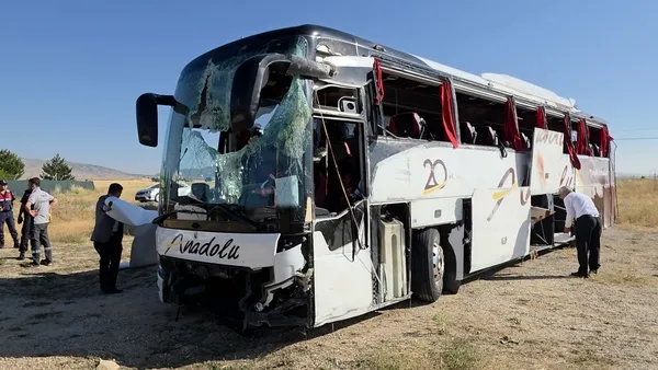 kutahyada-yolcu-otobusu-devrildi-31-yarali-1784713222198.jpg