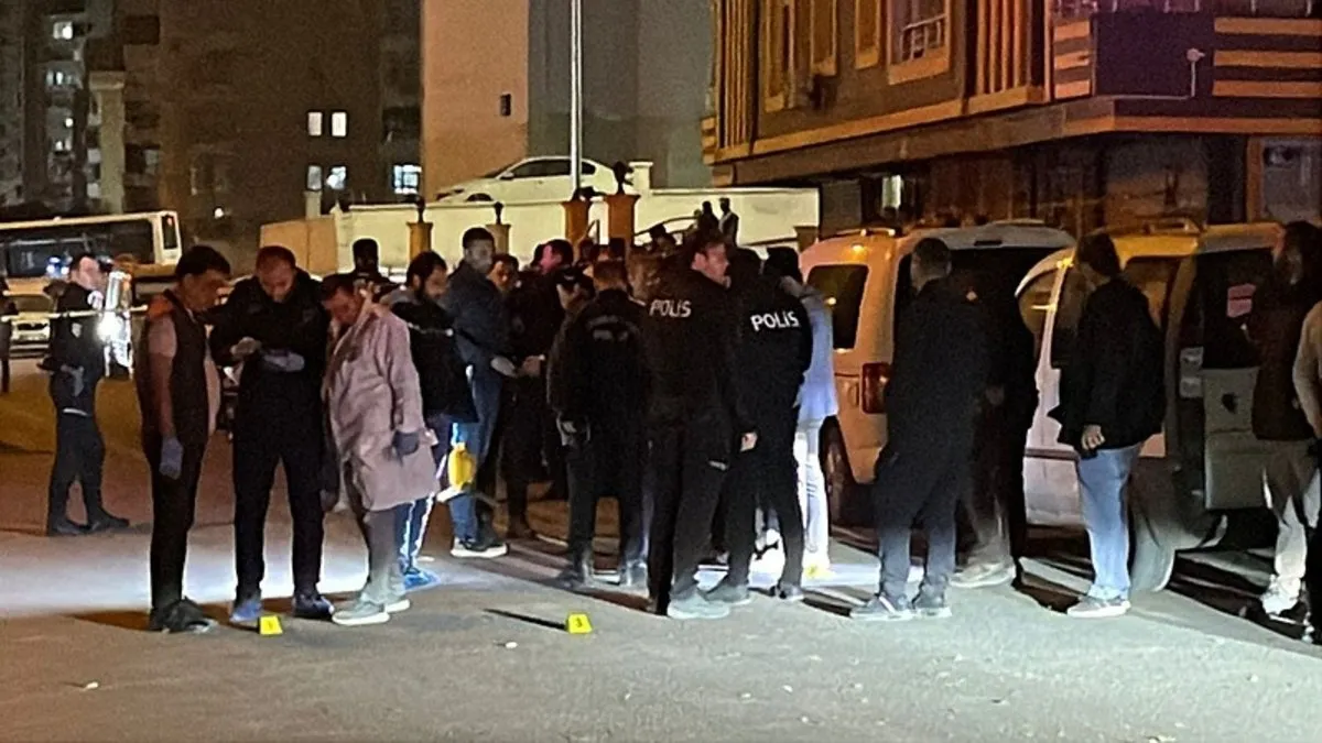 Park yeri bulamadı düğünü kana buladı: 1 ölü, 6 yaralı Park yeri bulamadı düğünü kana buladı: 1 ölü, 6 yaralı