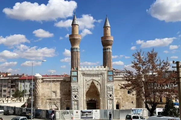 'Mavi Medrese'de son rötuşlar