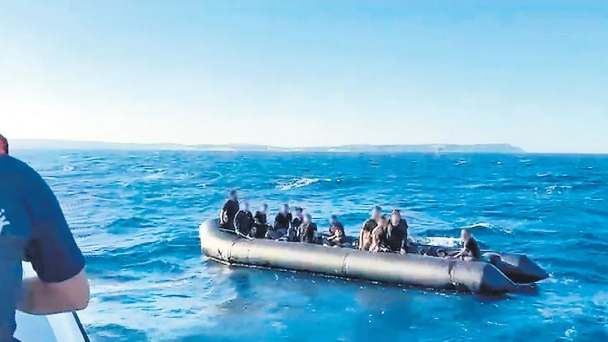 Aydın açıklarında 22 göçmen yakalandı