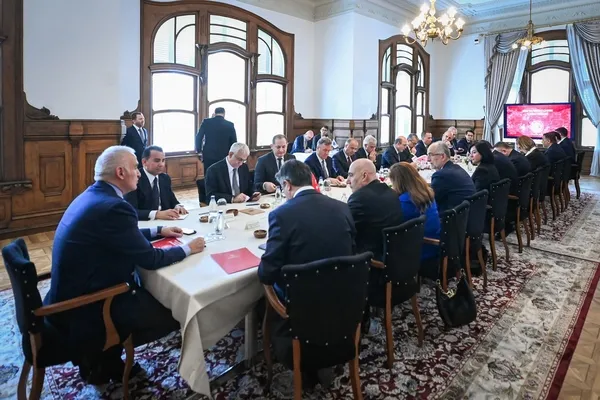 bankacilik-ve-turizm-zirvesinde-kritik-bulusma-yaz-sezonu-masaya-yatirildi-1778670711702.jpg