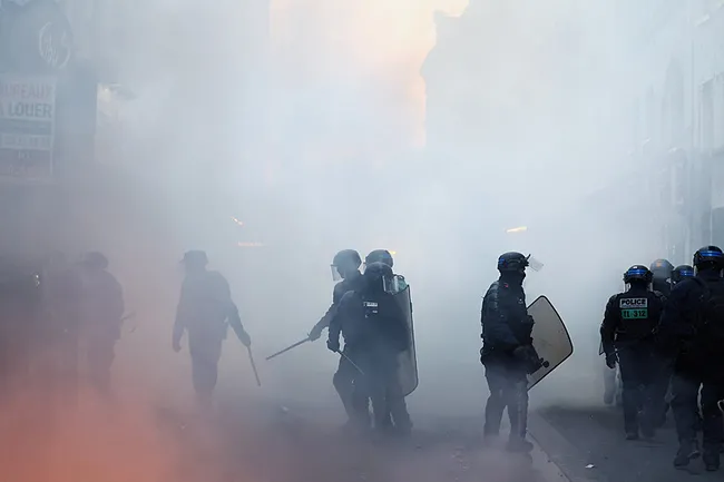 fransa-cumhurbaskani-macron-eylemcilere-ates-puskurdu-hic-kimse-cezasiz-kalmayacak-1792348304612.jpeg Fransa Cumhurbaşkanı Macron eylemcilere ateş püskürdü! “Hiç kimse cezasız kalmayacak”