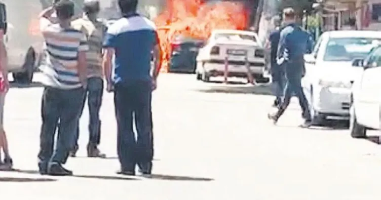 Park halindeki araç alev topuna döndü