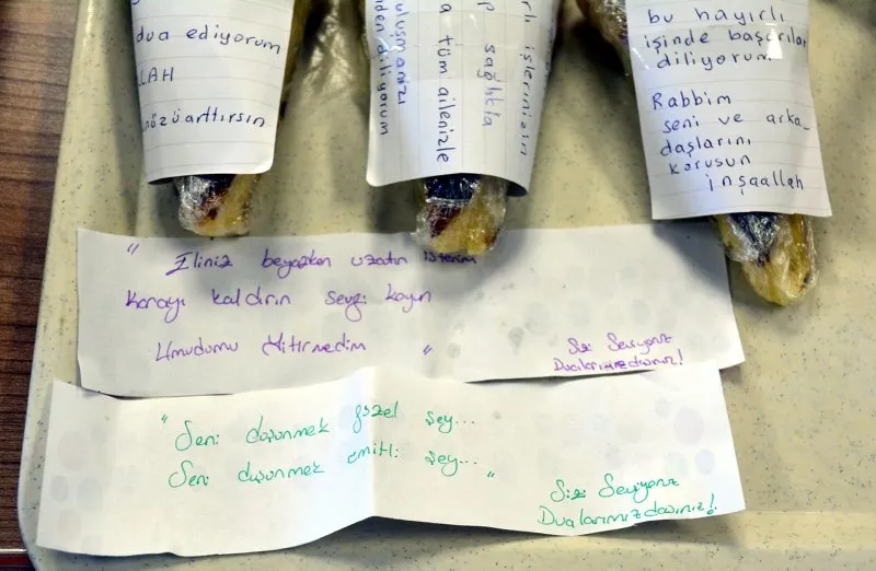Sağlık çalışanlarını duygulandıran sürpriz Evlerinde pasta, börek