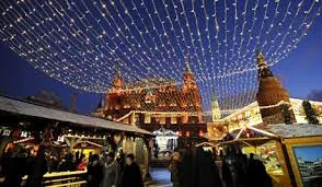 Moskova Kızıl meydanda Noel fuarı