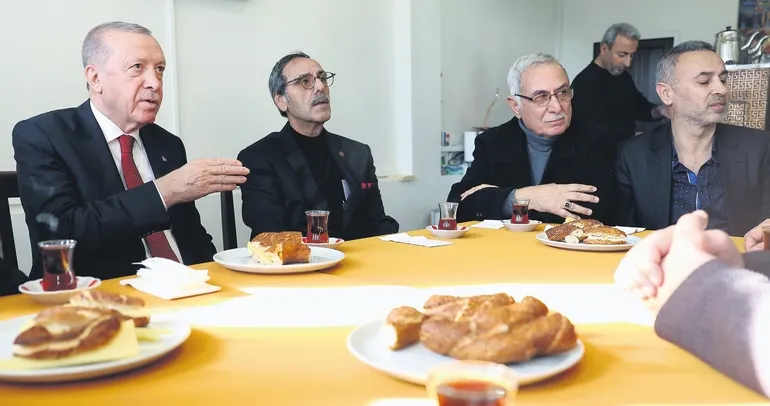 Başkanla çaylı simitli sohbet