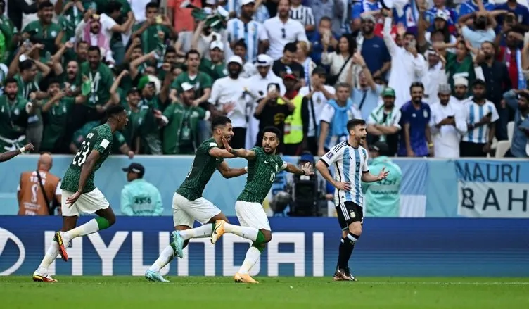 Son dakika haberi... Messi'nin Arjantin'i Katar'da dağıldı! Dünya Kupası'nda 48 yıl sonra bir ilki yaşadılar