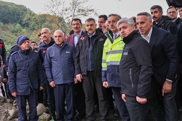 icisleri-bakani-ciftci-selin-vurdugu-sakaryada-incelemelerde-bulundu-1792168938938.jpg