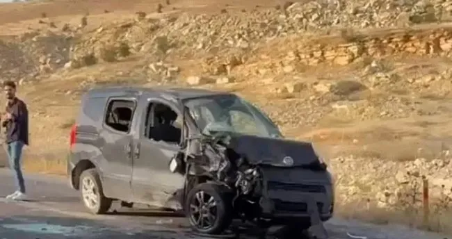 Mardin’de trafik kazası! Hafif ticari araç ile cip çarpıştı: 9 yaralı