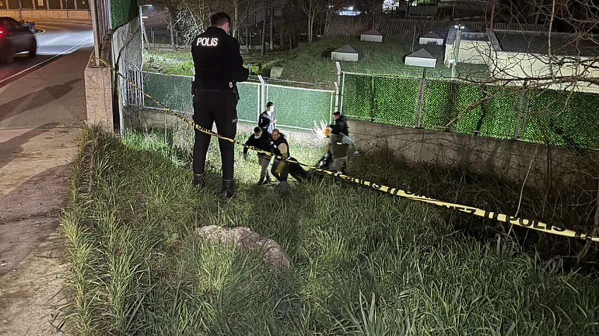 Kötü koku ihbarından çıkan şüpheli ölüm araştırılıyor Kötü koku ihbarından çıkan şüpheli ölüm araştırılıyor