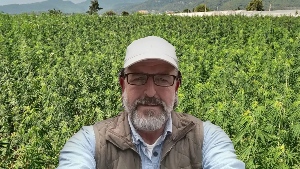 Rahatlamak amacıyla bahçesine “Hint Keneviri” ekti: Göynüklü ünlü otelci için 12 yıl isteniyor Rahatlamak amacıyla bahçesine “Hint Keneviri” ekti: Göynüklü ünlü otelci için 12 yıl isteniyor