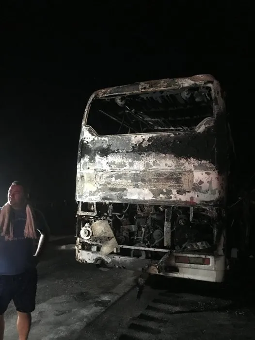 Çeşme’de tur otobüsü yandı