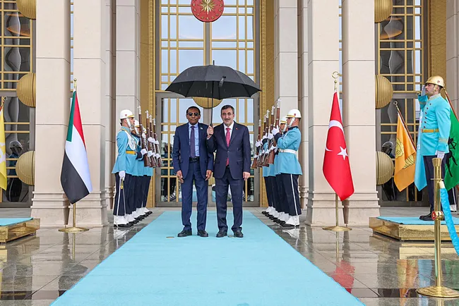 cumhurbaskani-yardimcisi-yilmaz-sudan-basbakani-idris-ile-bir-araya-geldi-1779289843970.jpg Cumhurbaşkanı Yardımcısı Yılmaz, Sudan Başbakanı İdris ile bir araya geldi