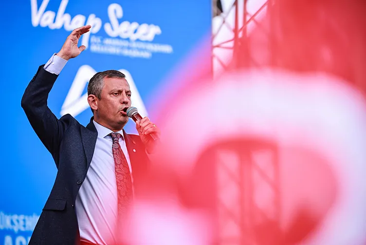 Vatandaştan Özgür Özel’e kırmızı kart! Sürprizi alay konusu oldu: Sen Özgür Özel’sin ya Özgür Yankaya değil!