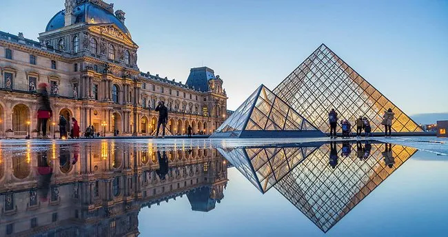 Paris’teki Louvre Müzesi’nde bomba paniği! Paris’teki Louvre Müzesi’nde bomba paniği!