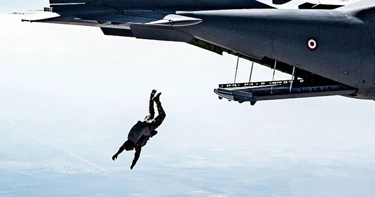 NATO’dan Türk paraşütçü askerlere övgü!