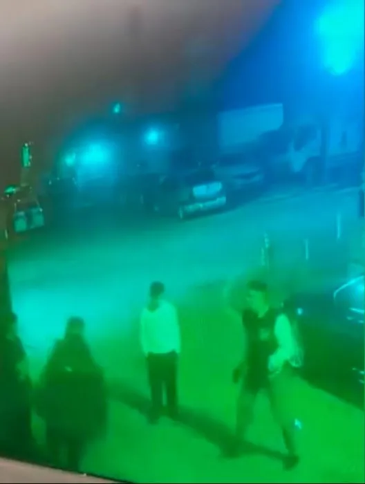 İstanbul’da kan donduran görüntü: Motosikletini çaldığını düşünüdüğü kişiye kurşun yağdırdı!