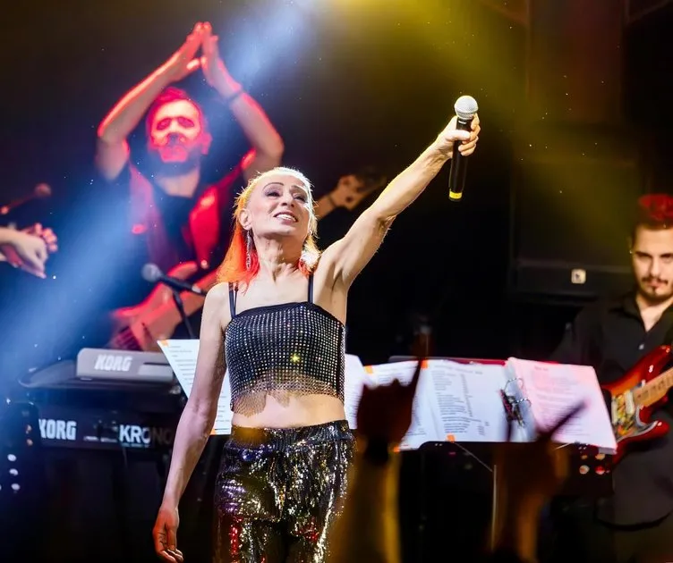 Yıldız Tilbe sonunda bunu da yaptı! Cesur tarzıyla sosyal medyayı adeta salladı: Böylesi görülmedi