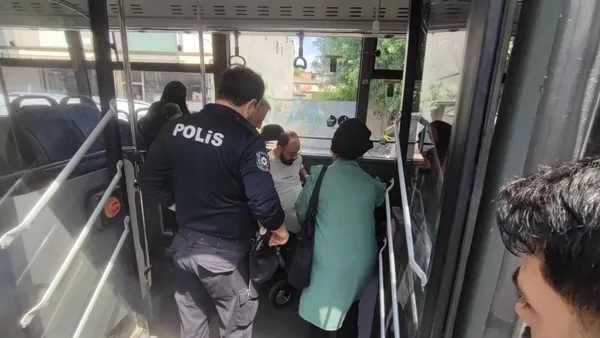 chpli-adana-buyuksehir-belediyesinde-engelli-yolcu-skandali-otobuse-alinmayan-engelli-polisin-yardimiyla-bindi-1777538667194.jpg