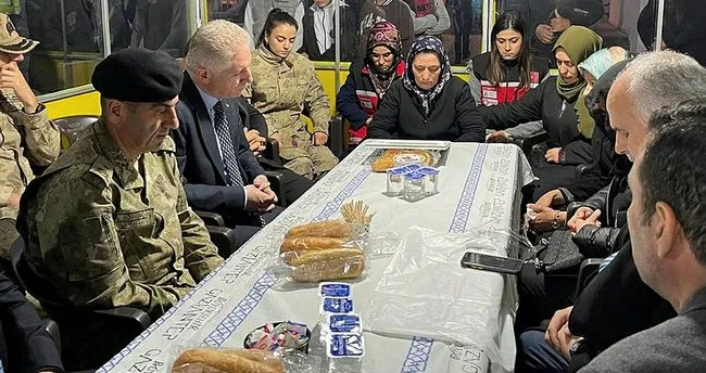 Diyanet İşleri Başkanı Erbaş'tan Şehit Öztürkmen'in ailesine taziye telefonu