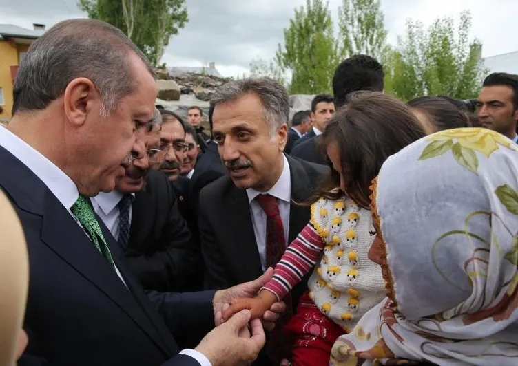 Erdoğan o pankartı görünce...