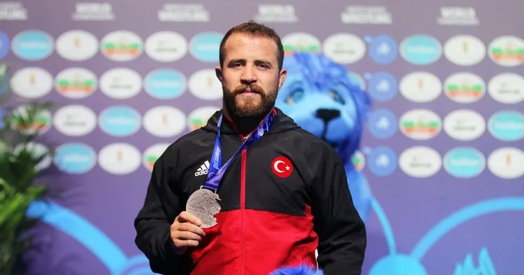 Milli güreşçi Fatih Erdin’den gümüş madalya!