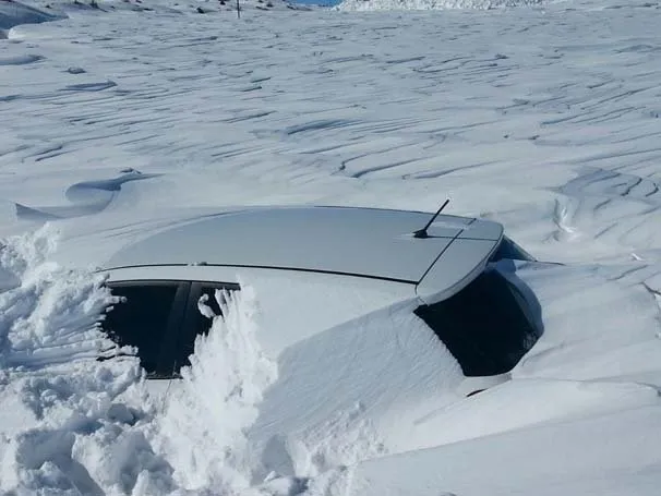 Diyarbakır-Viranşehir yolunda kar mahsuru 4 kişi 14 saatte kurtarıldı