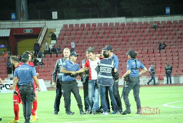 Balıkesirspor Baltok - Ümraniyespor maçında hakeme saldırı!