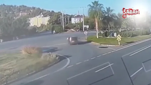 Motosiklet sürücüsünü ölüme götüren feci kaza kamerada | Video