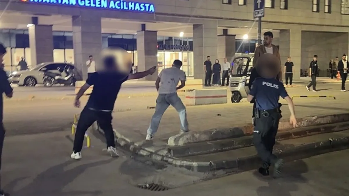 Adıyaman’da hastanede bıçaklı saldırı: 3 yaralı Adıyaman’da hastanede bıçaklı saldırı: 3 yaralı