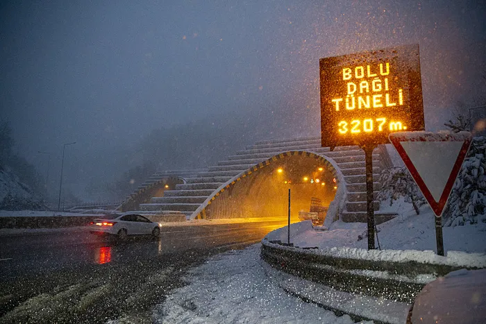 son-dakika-meteoroloji-37-il-icin-alarm-verdi-istanbul-beyaza-burunecek-kar-kalinligi-20-santimi-asacak-1766819388147.jpeg