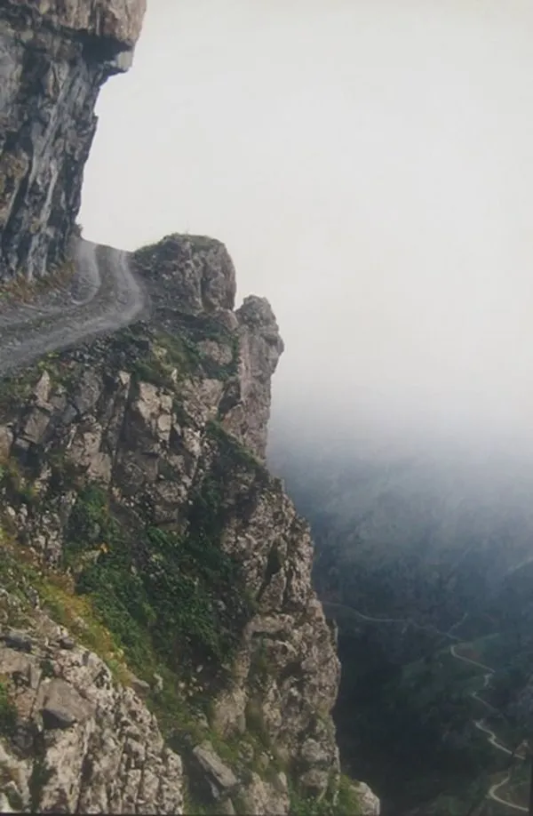 Bu yoldan geçmek cesaret işi