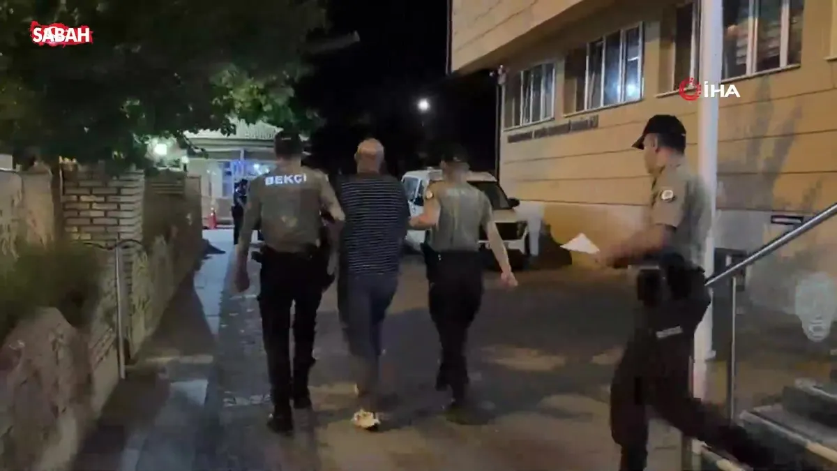 Hakkında kasten öldürmeden 17 yıl 6 ay hapis cezası olan firari yakalandı | Video videosunu izle Hakkında kasten öldürmeden 17 yıl 6 ay hapis cezası olan firari yakalandı | Video videosunu izle