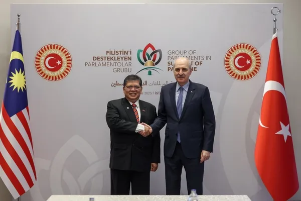 tbmm-baskani-kurtulmus-malezya-temsilciler-meclisi-baskani-abdul-ile-gorustu-filistini-destekleyen-parlamentol-1745070729055.jpg