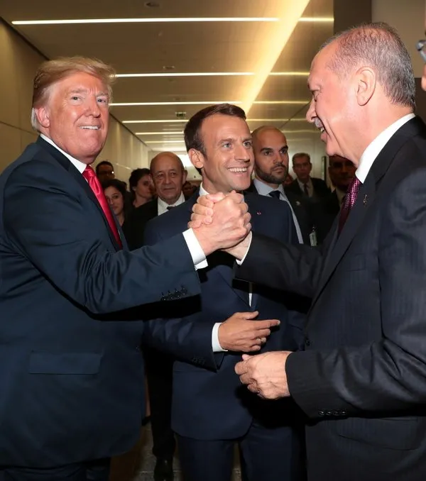 Erdoğan, Trump ve Macron'dan NATO zirvesinde samimi sohbet
