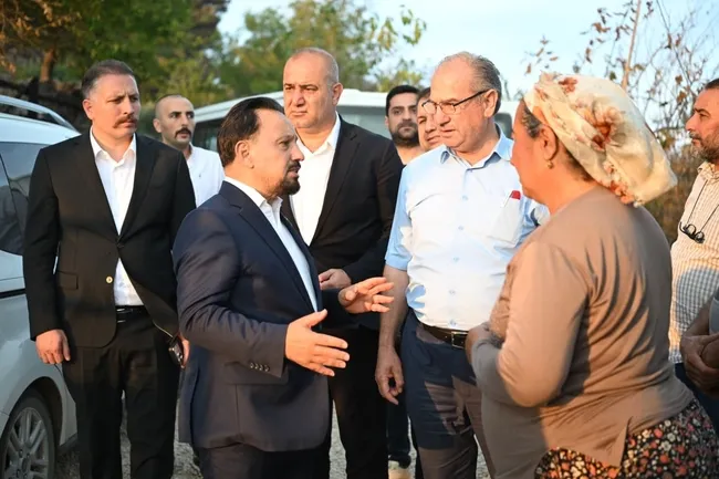 baskan-uludag-ve-mhp-heyetinden-adanadaki-yanginzedelere-destek-ziyareti-1789631308098.jpeg
