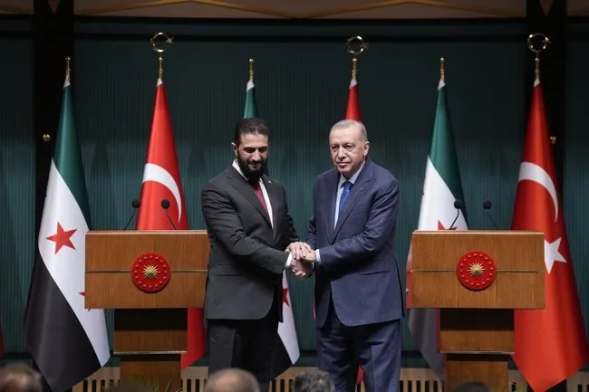 kritik-gorusme-sona-erdi-baskan-erdogan-ve-ahmed-saradan-onemli-mesajlar-1738692399822.jpg