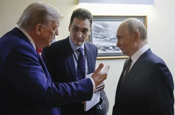 beyaz-saraydaki-ukrayna-zirvesi-oncesi-gerilim-trump-masaya-sartlarini-koydu-zelenskiy-geri-adim-atmiyor-1755507461382.jpg Beyaz Saray’daki Ukrayna zirvesi öncesi gerilim: Trump masaya şartlarını koydu! Zelenskiy geri adım atmıyor