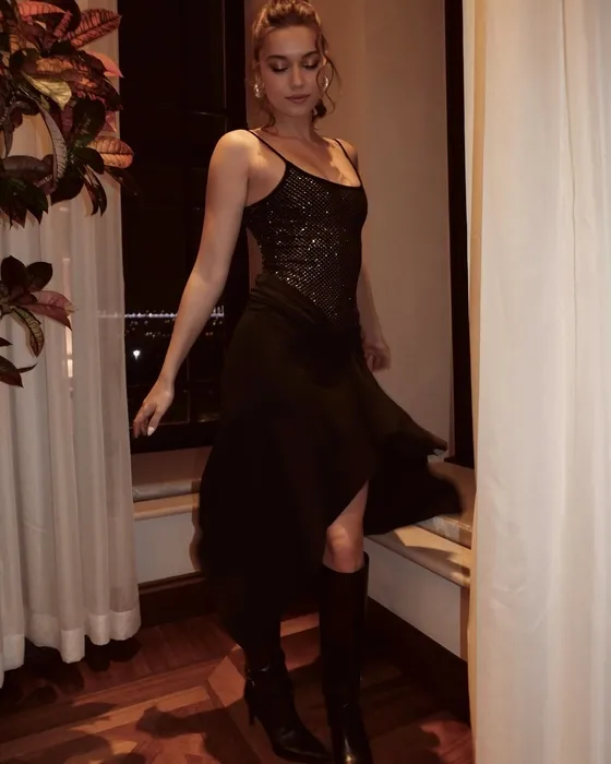 Afra Saraçoğlu makyajsız paylaşım yaptı, takipçileri gözlerine inanamadı! Doğallığın kitabını yazmış...